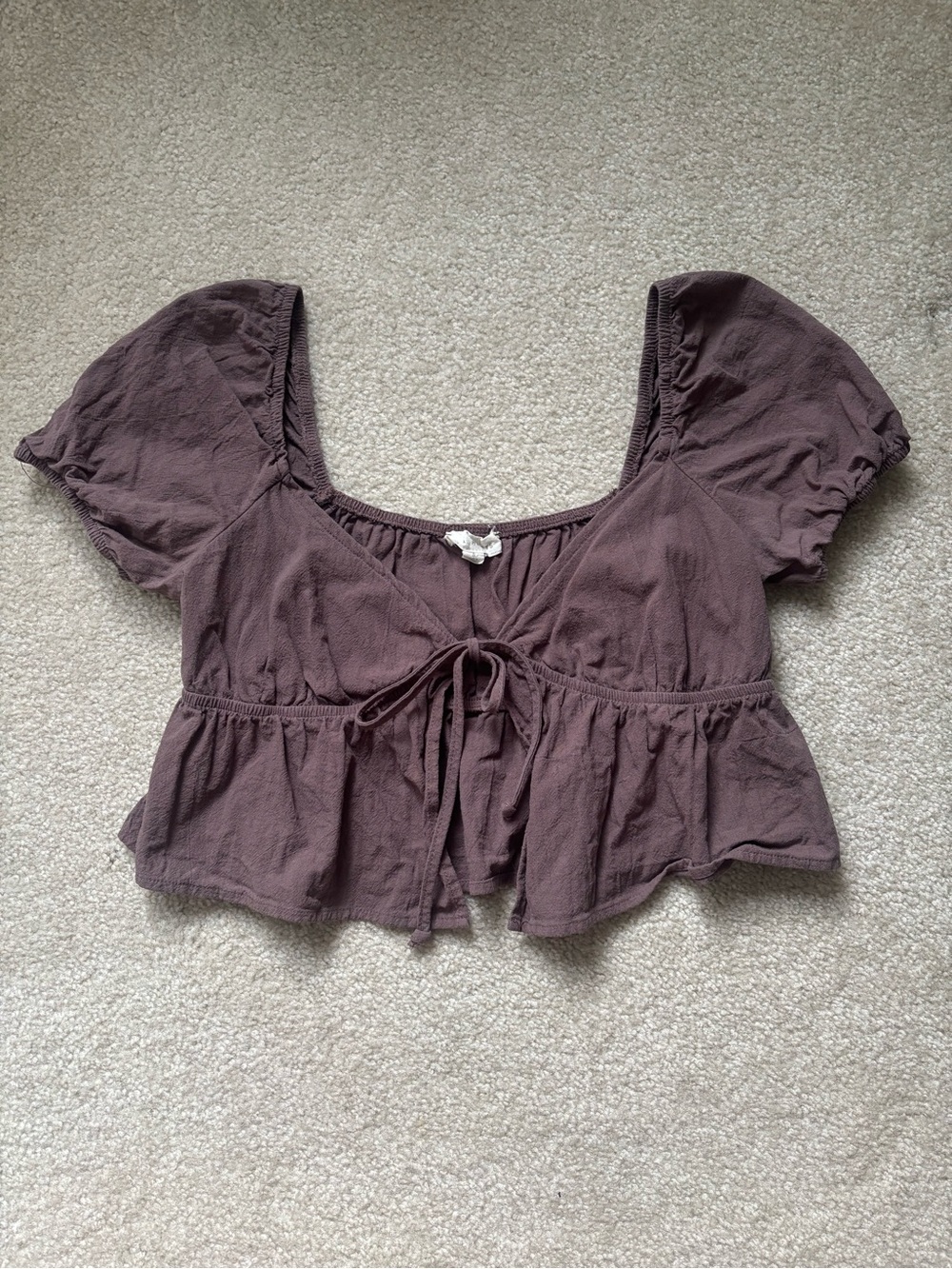 La Hearts Mauve Scoop Tie-Front Peplum Crop Top